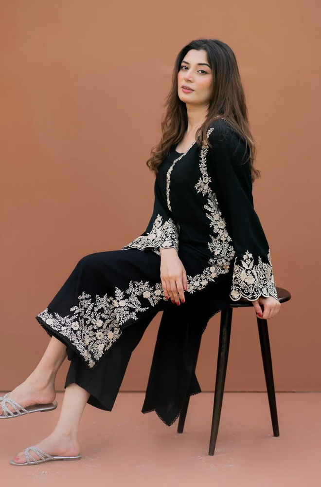 Shanzay Anooshay - 2PC Lawn Embroidered Suit - DS0025